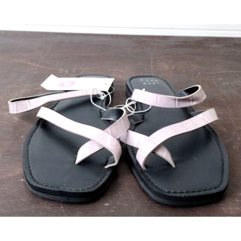 A New Day Women S Flat Sandals Lilac Crocodile Embossed Straps Size 6.5